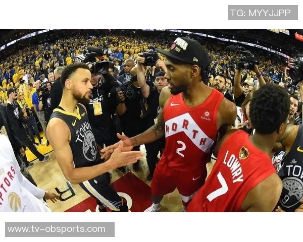 快船队飞往多伦多遭遇航班延误近十小时球员心情受影响